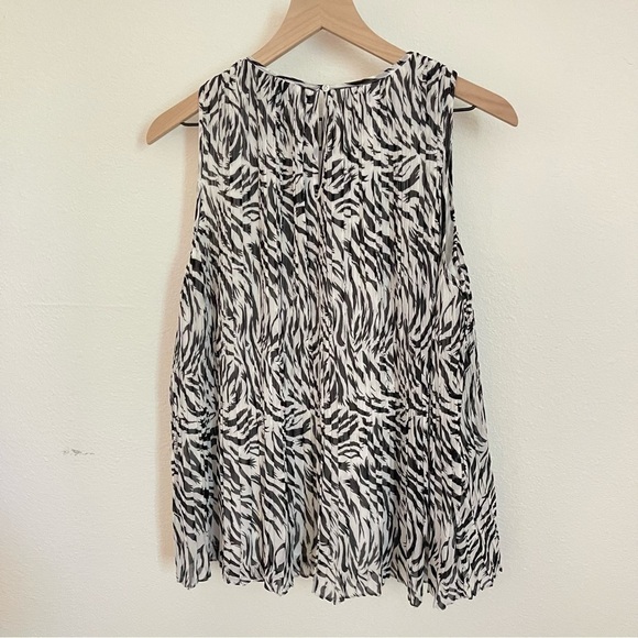 Halogen Zebra Print Sleeveless Pleated Top Size Medium | M23 | Monochrome Animal - Picture 5 of 7